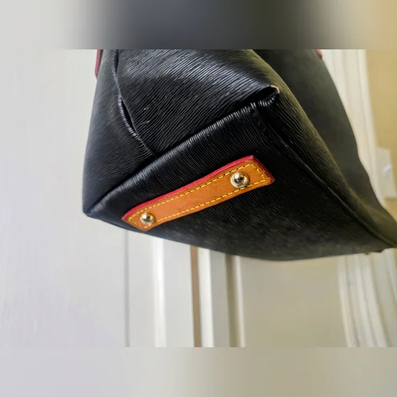 Dooney & Bourke Black and Tan Leather Bag - Picture 3 of 8